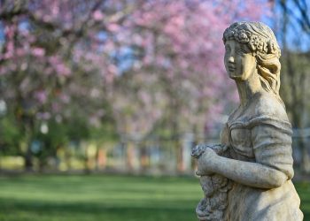 Legends of the Silver Screen: Unforgettable Celebrity Icons of History