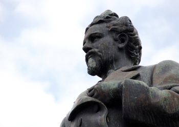 The Legacy of Great Leaders: Exploring the Impact of Historical Figures on Society