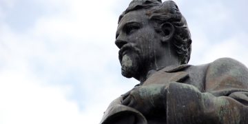 The Legacy of Great Leaders: Exploring the Impact of Historical Figures on Society